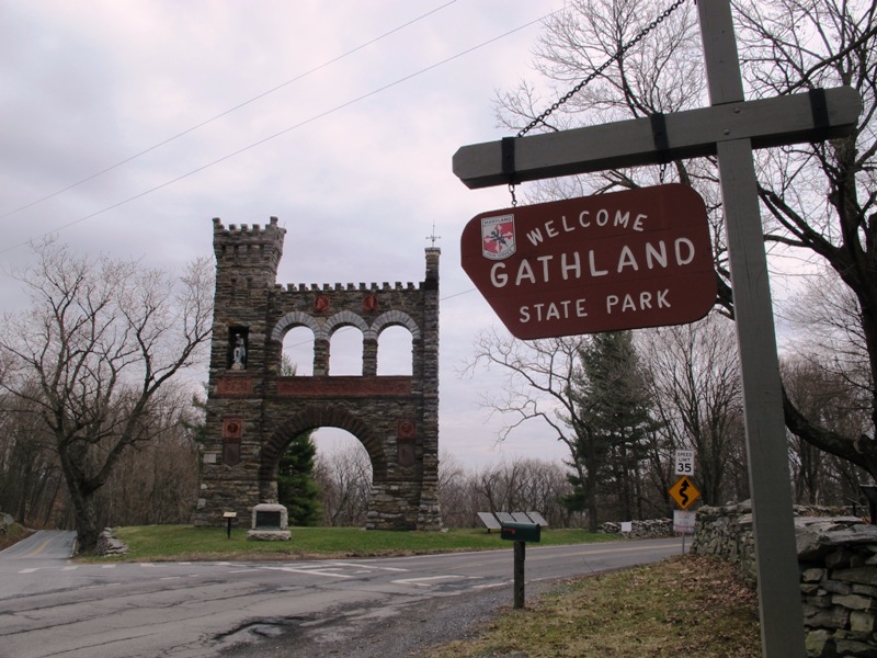 A brown wooden sign welcomes visitors to Gathland State Park.