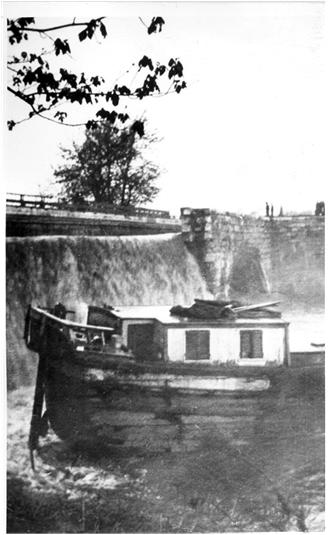 A historic B&W photo of the partially collapsed aqueduct